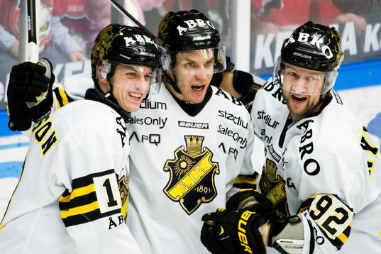 AIK firar Fredrik Hynning