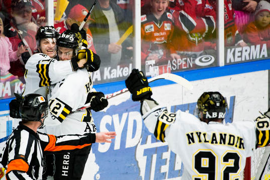 AIK firar Fredrik Hynning