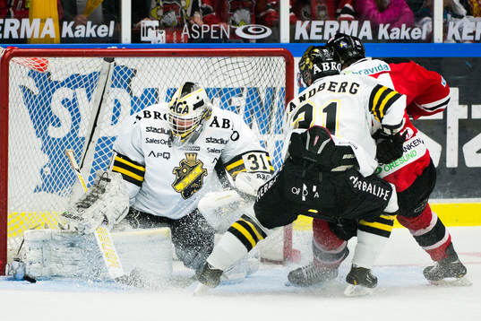 s målvakt Daniel Larsson