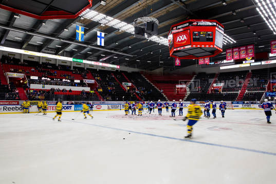 Tre Kronor Legends och Lion Legends värmer upp i AXA