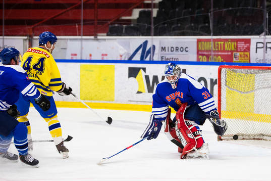 Tre Kronor Legends Jonas Höglund gör mpl bakom Lion