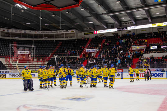 Tre Kronor Legends spelare tackar publiken