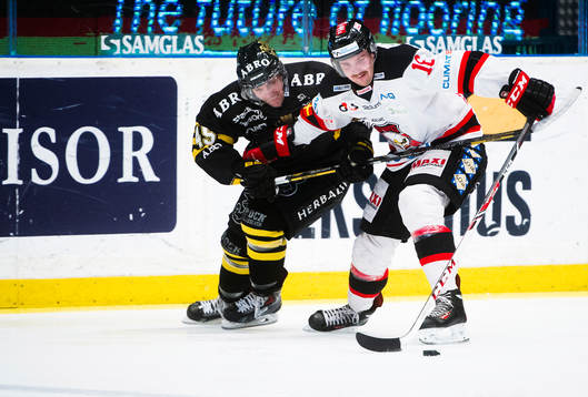 s Oscar Steen  och Malmö Redhawks Magnus Häggström