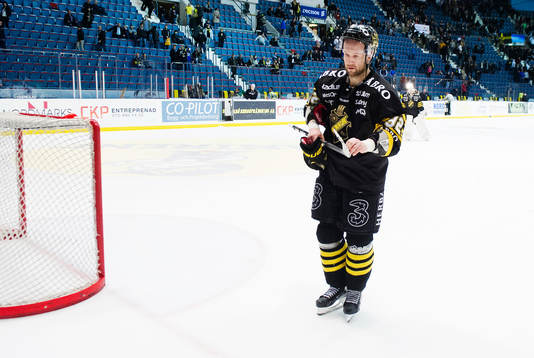 s Michael Nylander deppar när han åker av isen