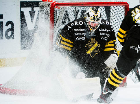 s målvakt Daniel Larsson