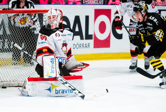 s Mattias Janmark  jublar när pucken går in bakom Malmö