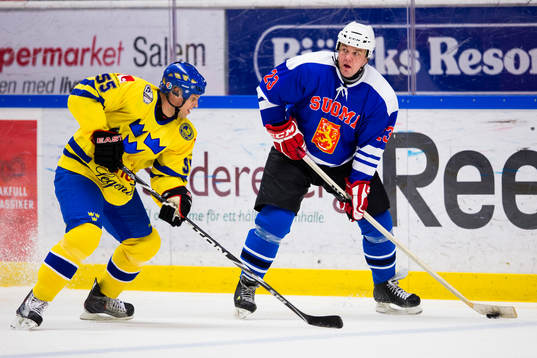 Tre Kronor Legends Kim Johnsson och Lion Legends Petri Varis