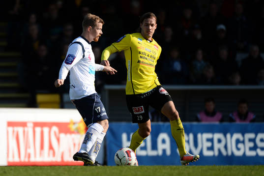 Gefles Jonas Lantto och Mjällbys Danny Ervik