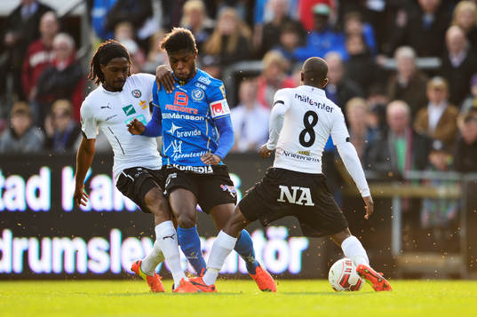 Örebros Ayanda Nkili och Halmstads Joseph Baffo