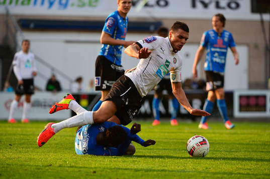 Örebros Ahmed Yasin och Halmstads King Osei Gyan