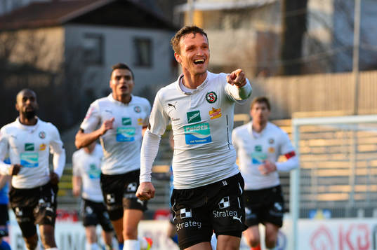 Örebros Shpetim Hasani jublar