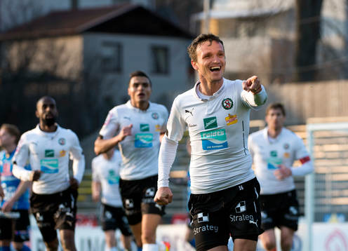 Örebros Shpetim Hasani jublar