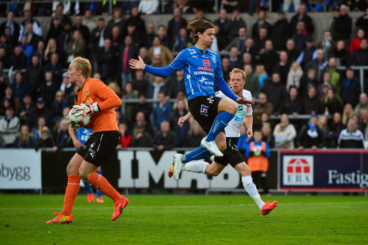 Örebros målvakt Jacob Rinne och Halmstads Marcus Antonsson