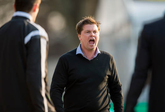 Halmstads tränare Jens Gustafsson ryter till