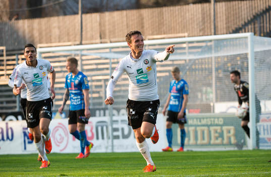 Örebros Shpetim Hasani jublar