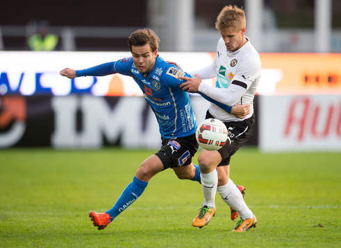Halmstads Kristinn Steindorsson  i kamps med Daniel