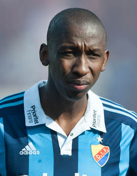 Djurgårdens Mark Mayambela i matchen i allsvenskan i