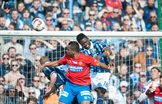 Helsingborgs Alvaro Santos och Djurgårdens Daniel Amartey