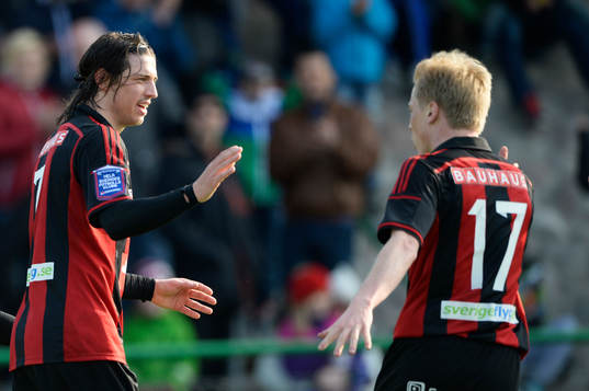 Brommapojkarnas Gabriel Petrovic jublar