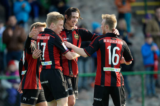Brommapojkarnas Gabriel Petrovic jublar