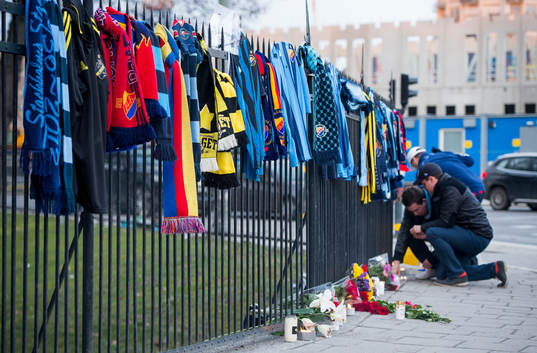 Djurgårdens supportrar sörjer supportern som