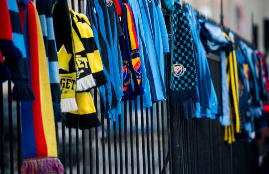 Djurgårdens supportrar sörjer supportern som