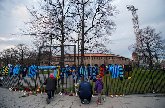 Djurgårdens supportrar sörjer supportern som