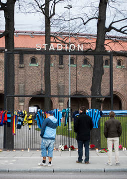 Djurgårdens supportrar sörjer supportern som