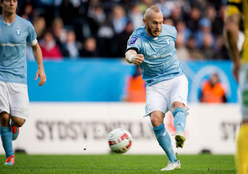 Malmö FFs Magnus Eriksson skjuter in 1-0