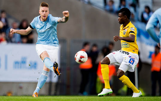 Malmö FFs Pontus Jansson och Falkenbergs Godsway Donyoh