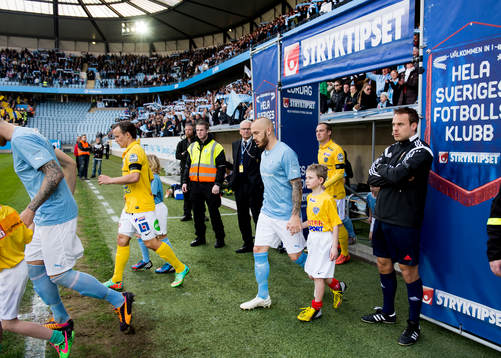 Malmö FF marscherar in innan