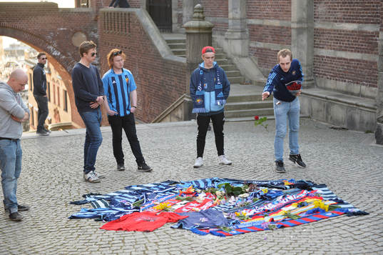 Djurgårdens och Helsingborgs supportrar har lagt tröjor