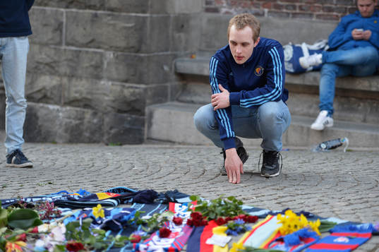 Djurgårdens och Helsingborgs supportrar har lagt tröjor