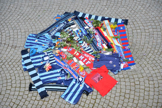 Djurgårdens och Helsingborgs supportrar har lagt tröjor