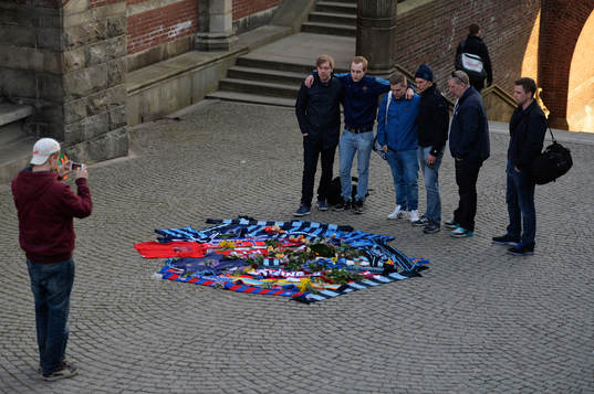 Djurgårdens och Helsingborgs supportrar har lagt tröjor