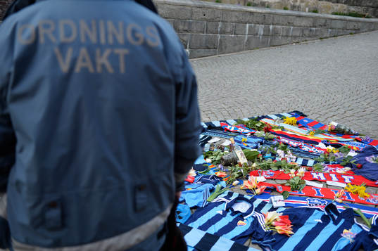Djurgårdens och Helsingborgs supportrar har lagt tröjor
