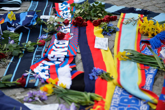 Djurgårdens och Helsingborgs supportrar har lagt tröjor