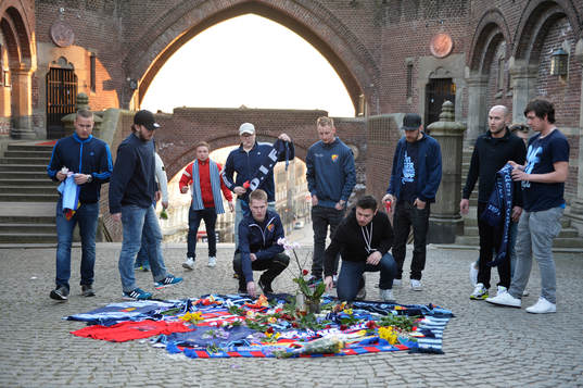 Djurgårdens och Helsingborgs supportrar har lagt tröjor