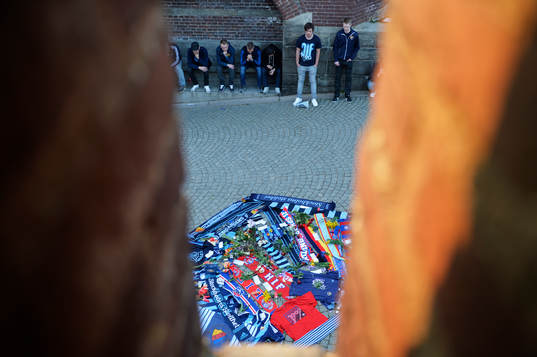 Djurgårdens och Helsingborgs supportrar har lagt tröjor