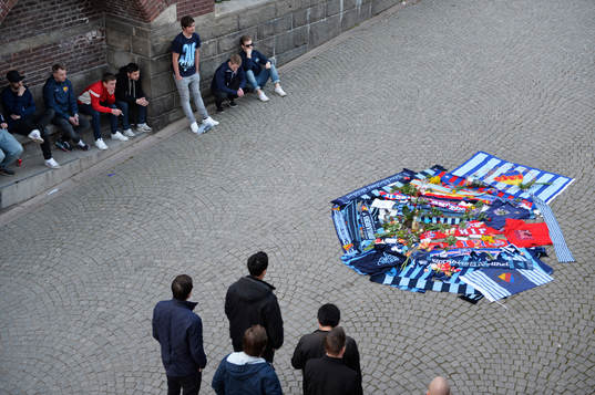 Djurgårdens och Helsingborgs supportrar har lagt tröjor