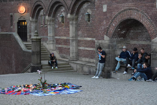 Djurgårdens och Helsingborgs supportrar har lagt tröjor