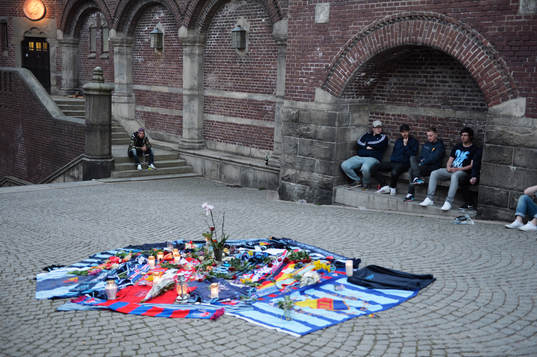 Djurgårdens och Helsingborgs supportrar har lagt tröjor