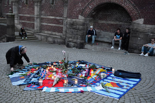 Djurgårdens och Helsingborgs supportrar har lagt tröjor