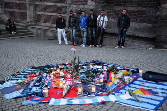 Djurgårdens och Helsingborgs supportrar har lagt tröjor