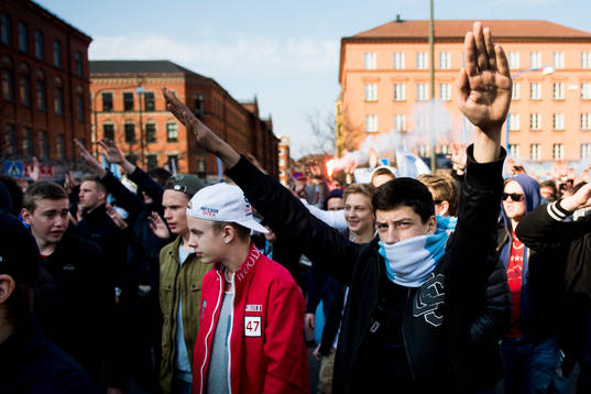 Malmösupportrar marscherar mot Swedbank Stadion