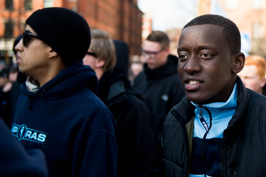 Malmösupportrar marscherar mot Swedbank Stadion