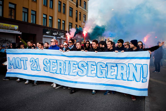 Malmösupportrar marscherar mot Swedbank Stadion