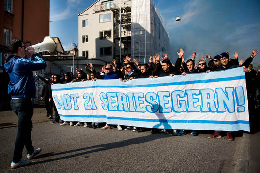 Malmösupportrar marscherar mot Swedbank Stadion