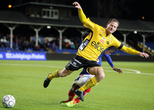 Elfsborgs Daniel Mobaeck faller