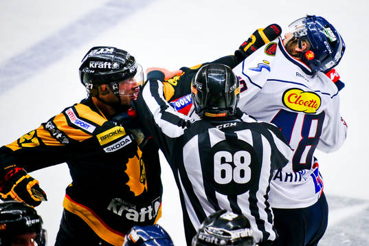 Skellefteås Martin Lundberg mot Linköpings Daniel Rahimi
